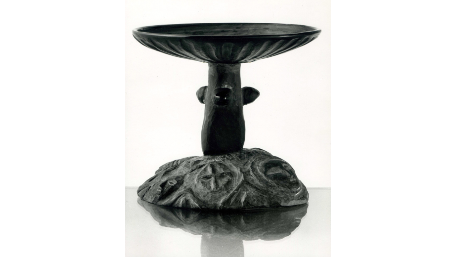 Miska-středověk, čedič,sklo, obsidián, 1994
